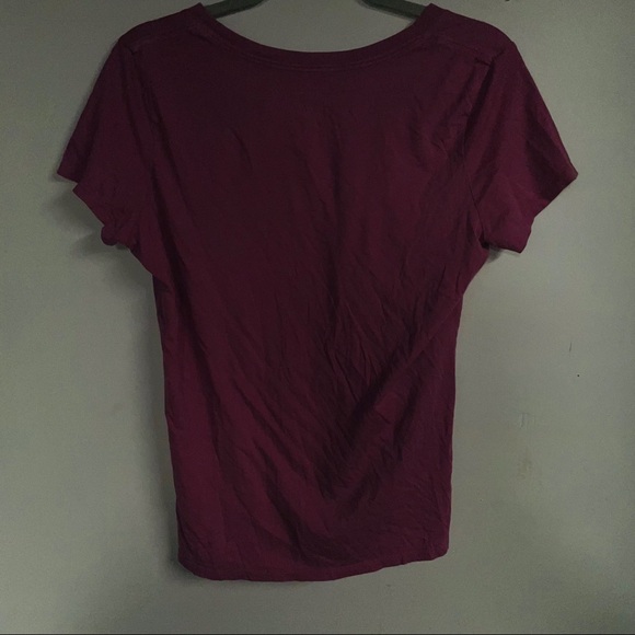 Pink v-neck Gap t-shirt medium - Picture 4 of 4